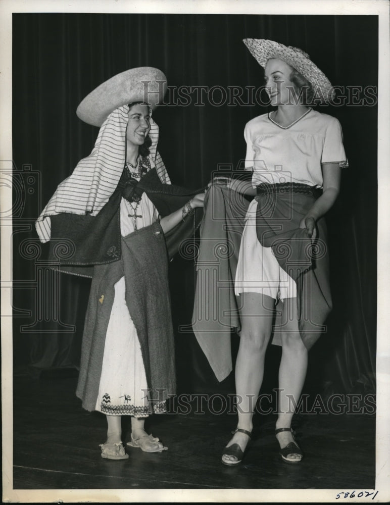 1940 Press Photo K Maskaleris L Havaukainen Pan American Ecuador Indian Costume