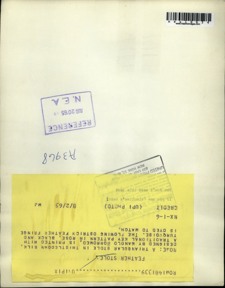 1965 Press Photo Fashion Model Wearing Manolo Borromeo Thistledown Silk Stole