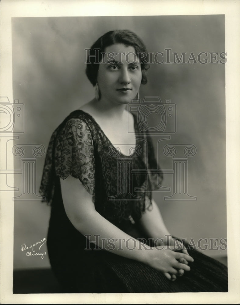 1930 Press Photo Opera singer Lois Johnston to perform