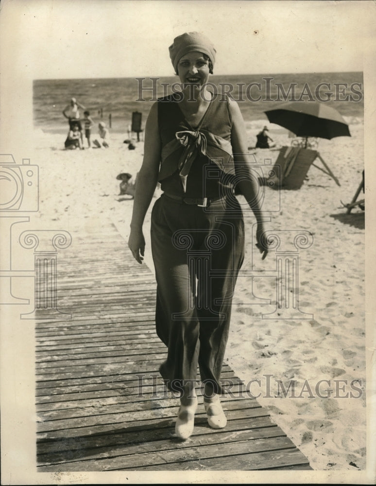 1930 Press Photo Mrs Blaine Zuver of Massillon Ohio at Sea Spray Beach Fla