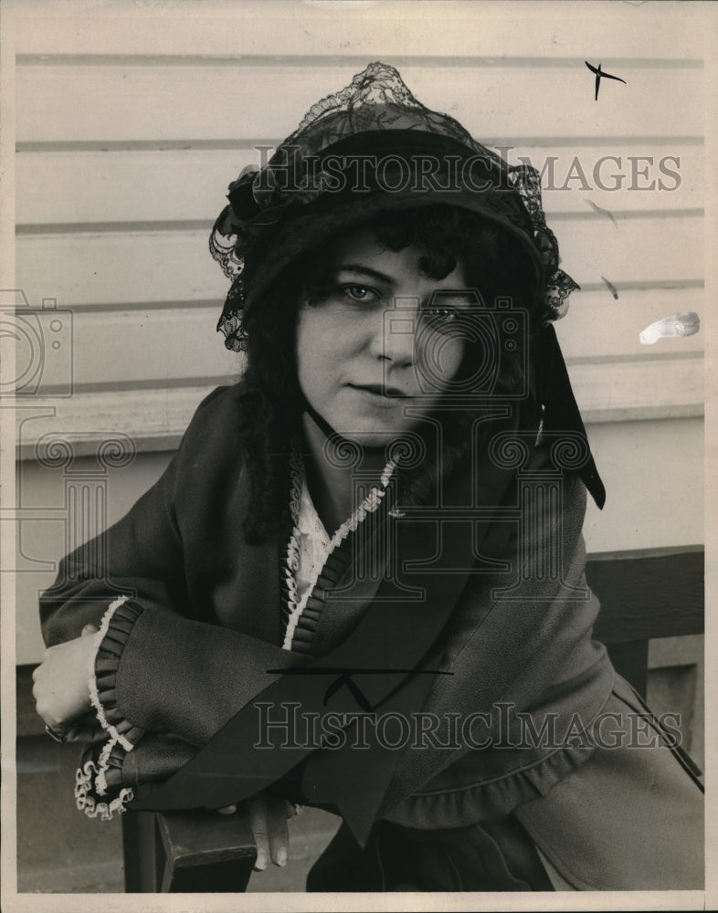 1914 Press Photo Lorena Foster in a ruffled fashion outfit