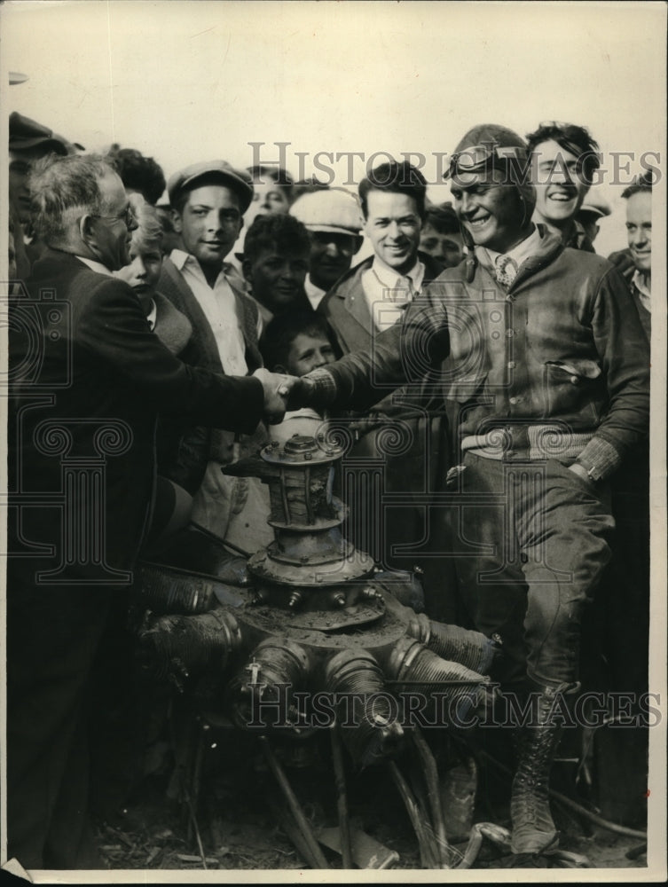 1929 Press Photo Joaquin Abreu & Reed Vowles With Dropped Plane Parts