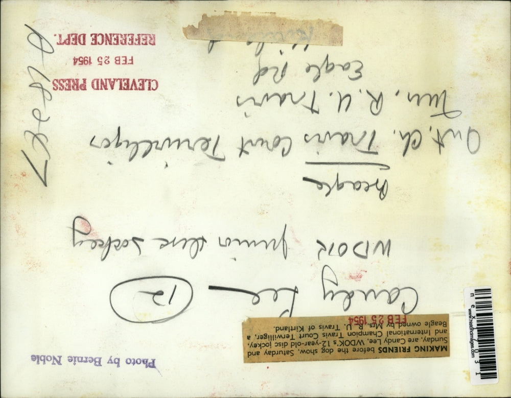 1954 Press Photo Candy Lee & beagle owned by Mrs RU Travis