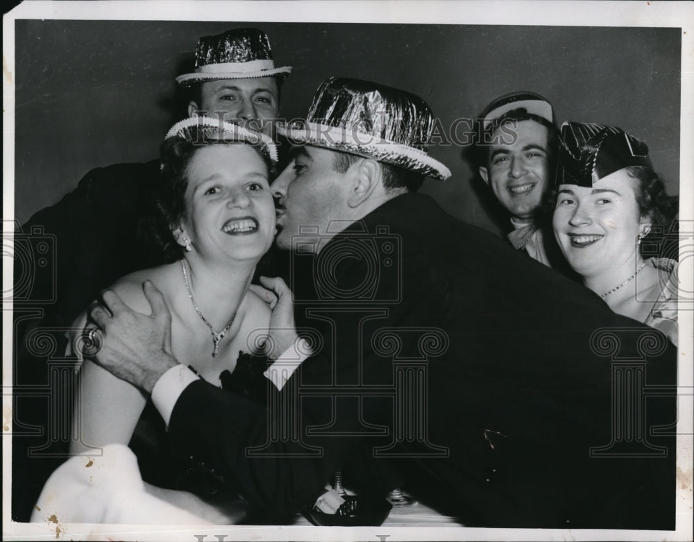 1953 Press Photo New Year's party at Cleveland Art Club