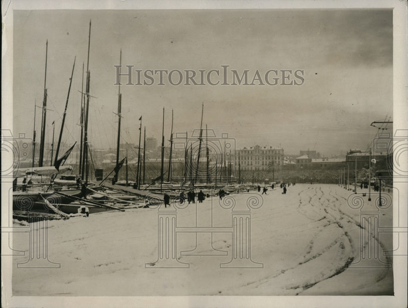 Load image into Gallery viewer, 1927 Press Photo Snowfall at Cannes France winter holiday resort - nex17237
