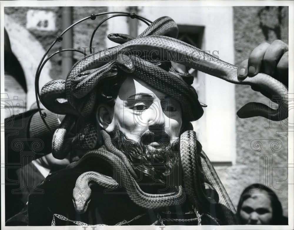 1962 Press Photo Snake Festival St Dominick Statue in Cucullo Italy