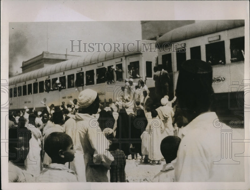 Load image into Gallery viewer, 1931 Press Photo Government Special Train for Liberal Boycotters, Abbessia Egypt
