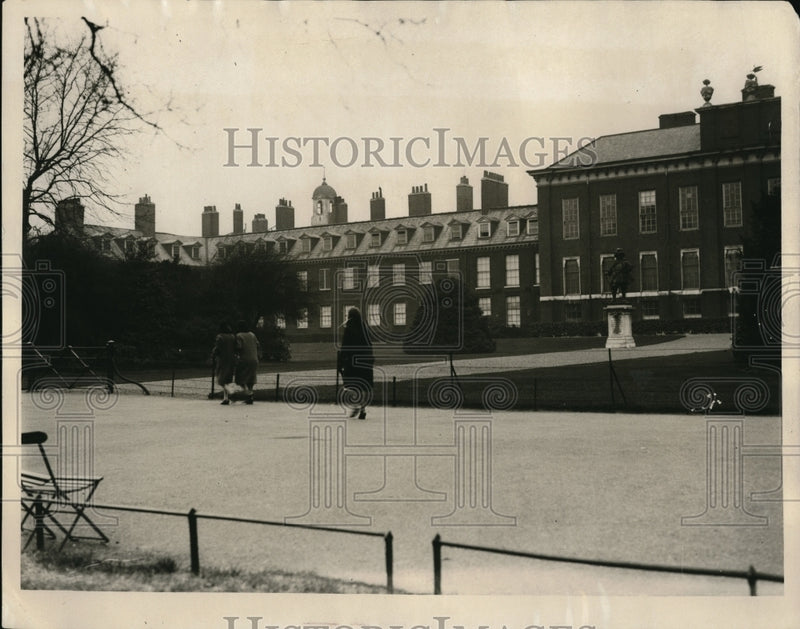 Load image into Gallery viewer, 1931 Press Photo Kensington Palace in England wher Spainish King Alfonso stays
