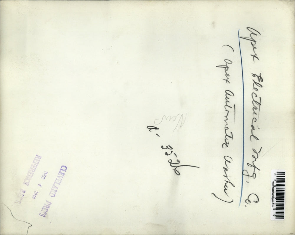 1946 Press Photo Apex electrical Mfg Co & automatic washer