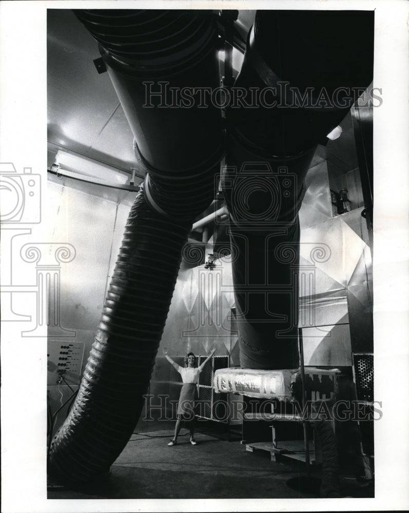 1969 Press Photo Westinghouse Air Conditioning Air Ducts in Test Room Virginia