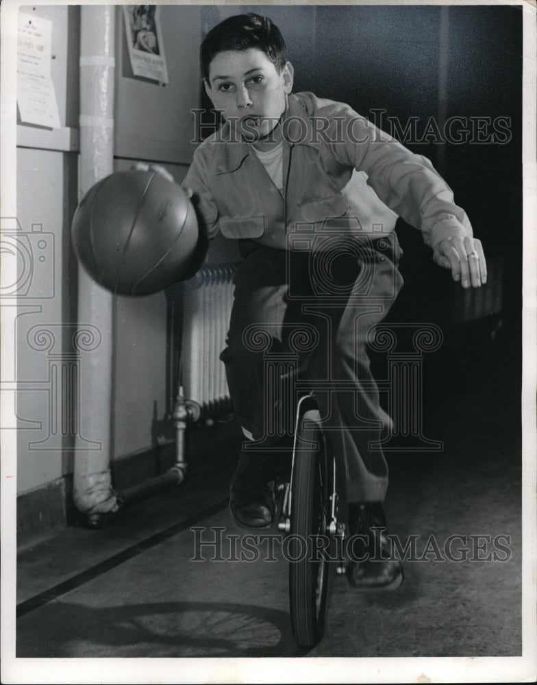 1953 Press Photo Gene Maceoff for basketball on unicycle act