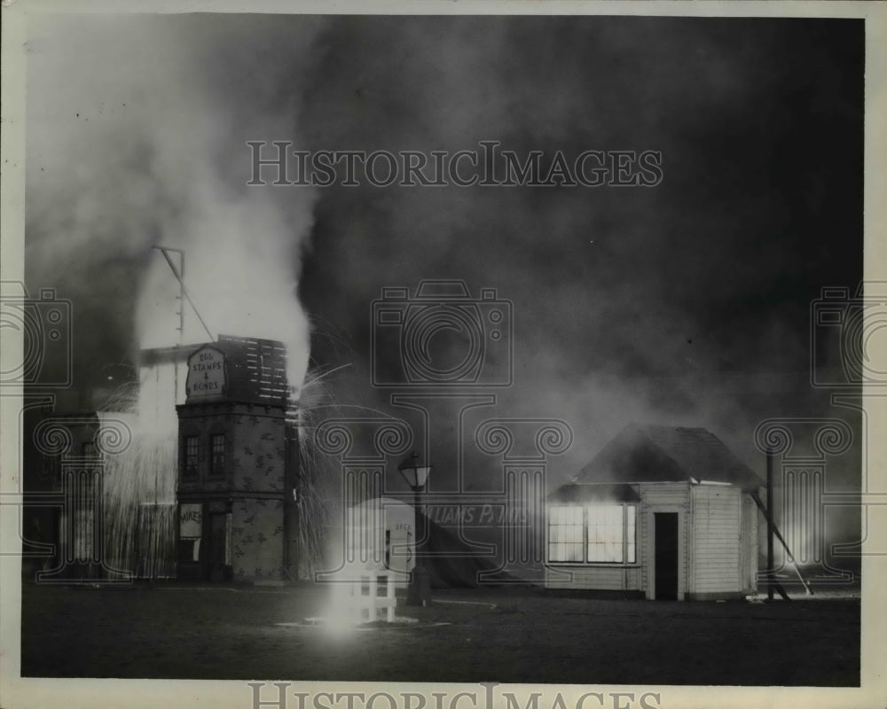 1943 Press Photo Stamps and Bonds building ablaze
