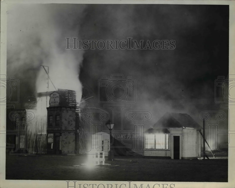 Load image into Gallery viewer, 1943 Press Photo Stamps and Bonds building ablaze
