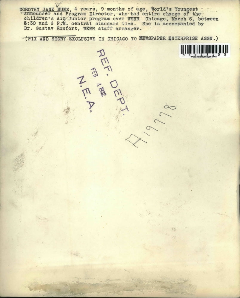 1932 Press Photo Dorothy J Munz age 4 announcer on WERNR & Dr G Ronfort