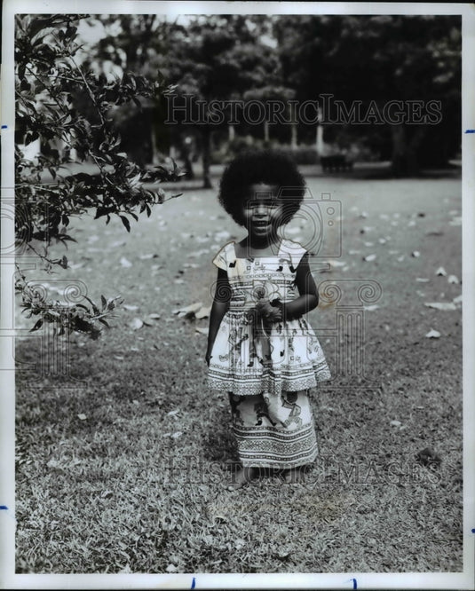 1969 Press Photo Elizabeth a Fiji girl in festive dress