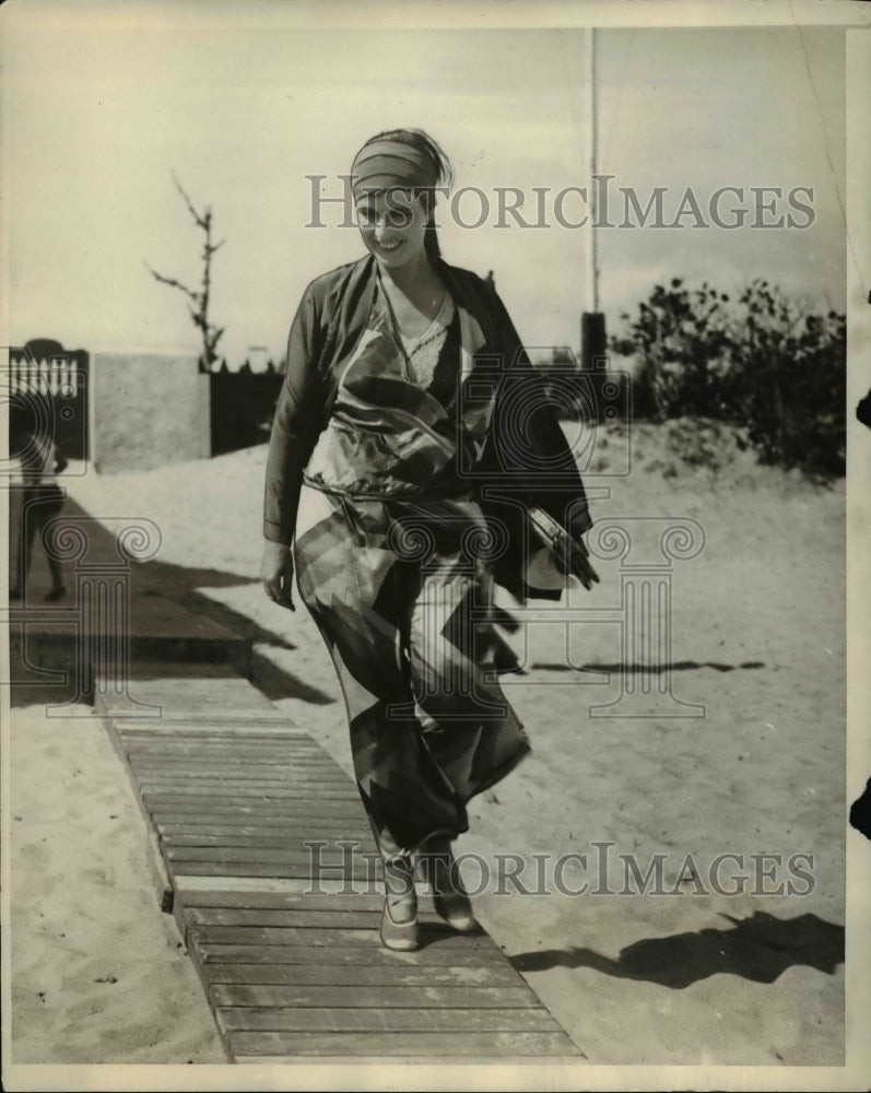 1929 Press Photo Mrs Ellman C Gillette at Sea Spray beach in Fla.
