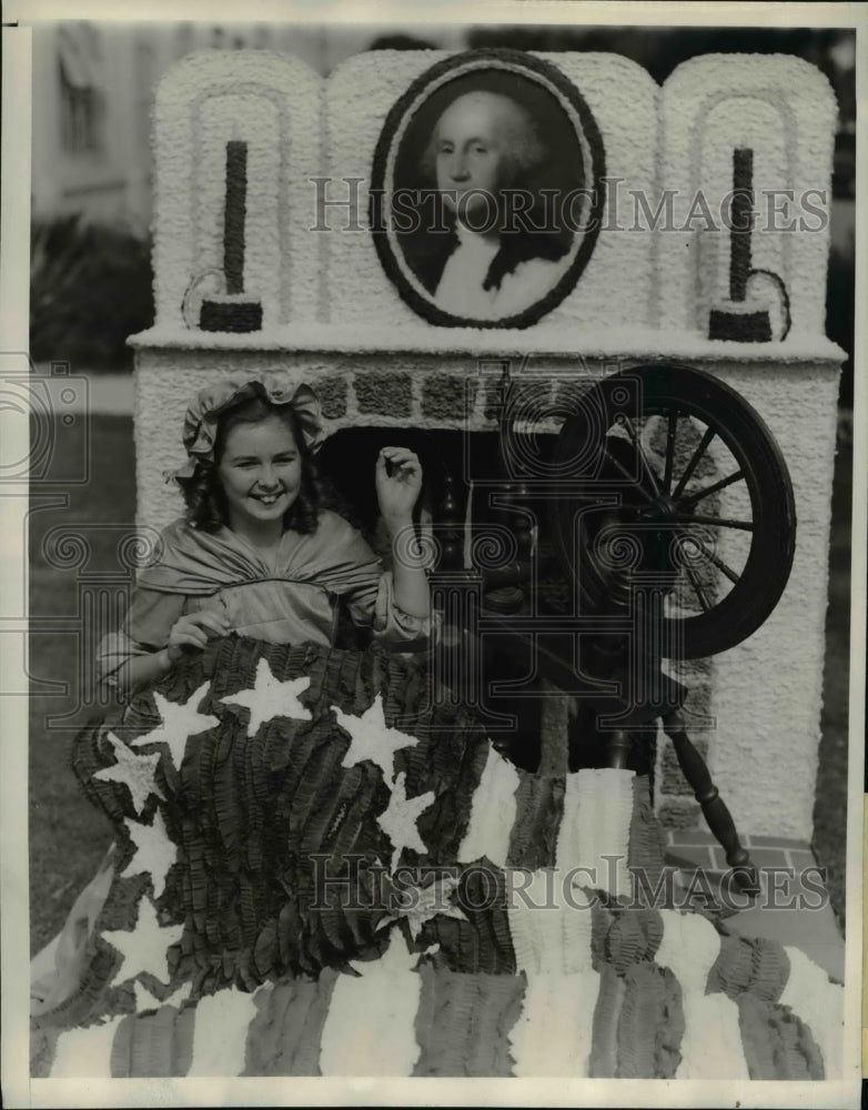 Load image into Gallery viewer, 1940 Press Photo Alhambra Calif Shirley Ann Stentz in Storybrook parade
