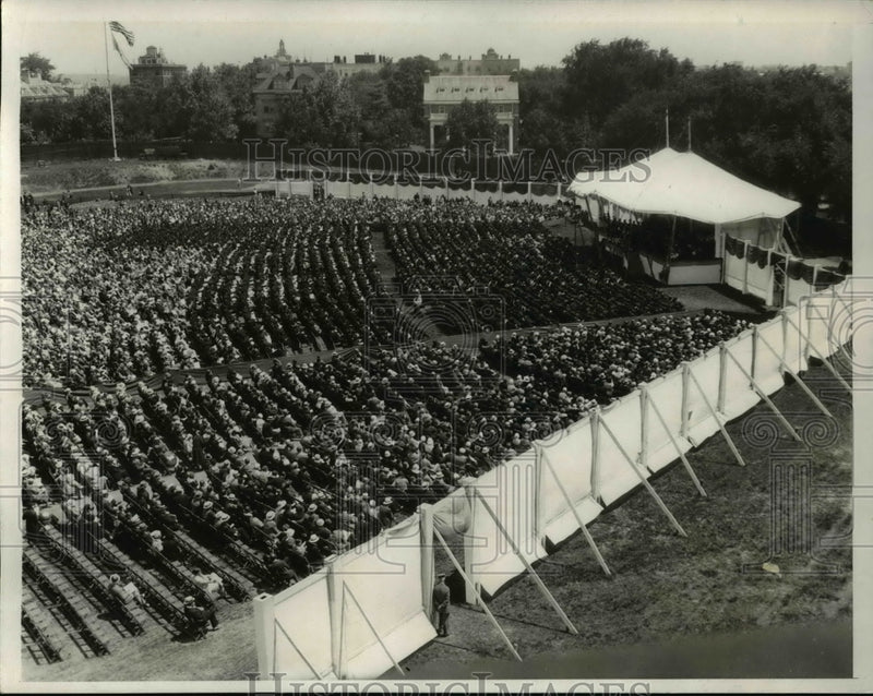 Load image into Gallery viewer, 1932 Press Photo NY Univversity 100th commencement grads
