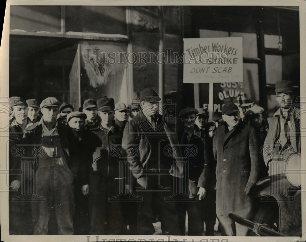 1937 Press Photo Stiking lumberjacks in Northern MN at Duluth