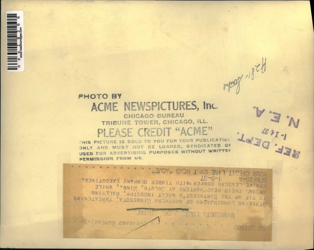 1937 Press Photo Stiking lumberjacks in Northern MN at Duluth