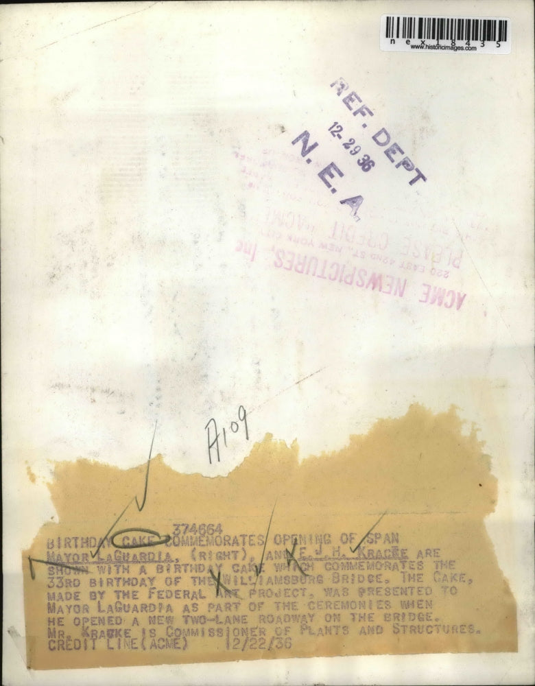 1936 Press Photo Mayor LaGuardia of NYC & EJH Kracre & birthday cake for bridge