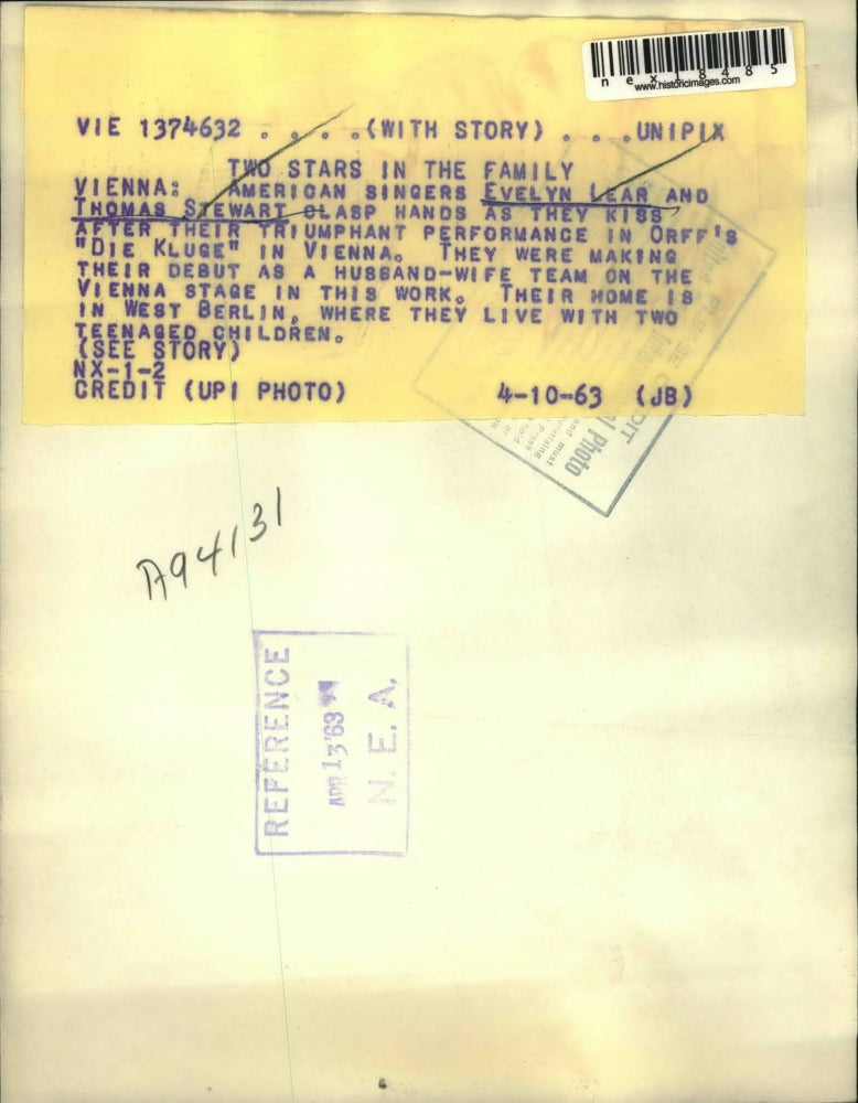 1963 Press Photo singers Evelyn Lear and Thomas Stewart do Orff's Die Kluge