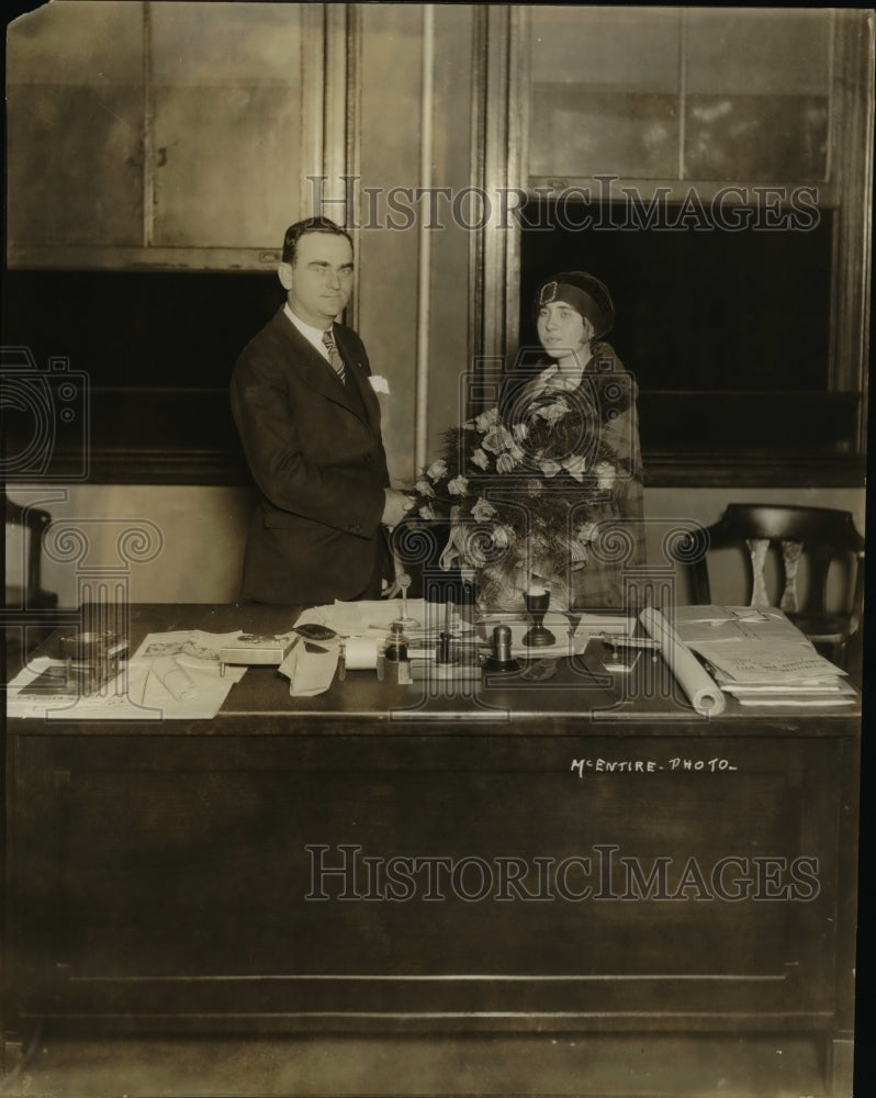 Load image into Gallery viewer, 1927 Press Photo Robbye Cook age 14 soprano of Pensacola Fla
