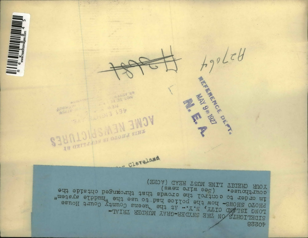 1927 Press Photo Police Use Huddle System to Control Crowds Outside Court House