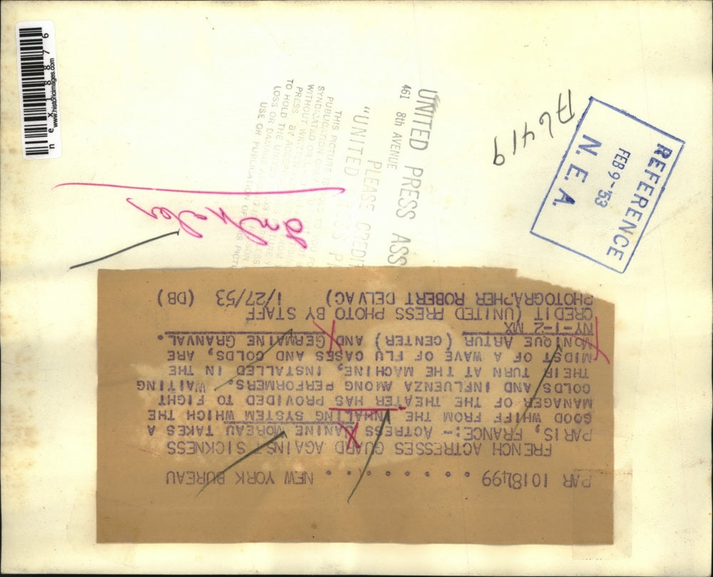 1953 Press Photo French Actress Janine Moreau & Inhaling System Against Colds