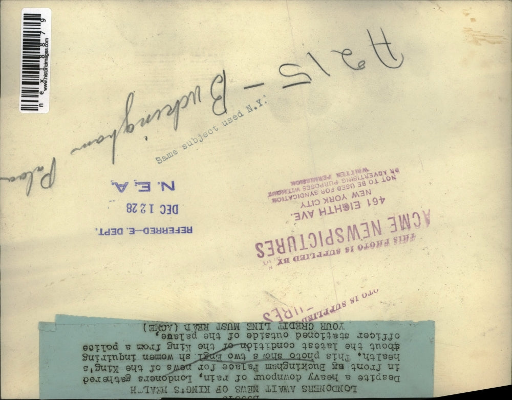 1928 Press Photo Londoners Gather In Front of Buckingham Palace On King's Health