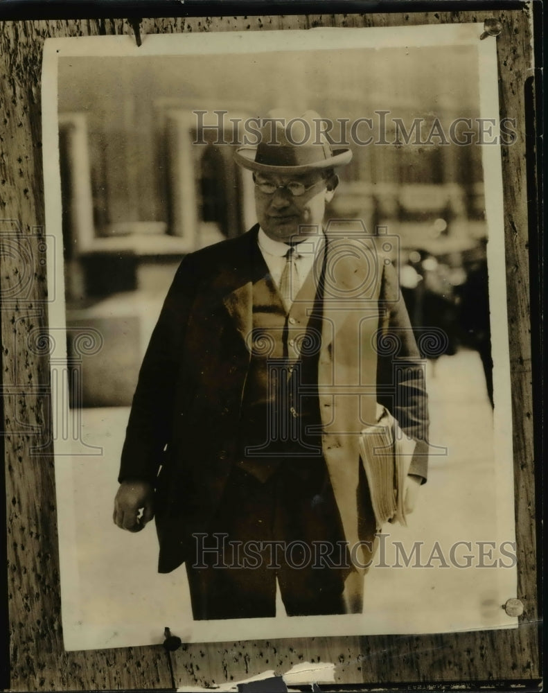 1926 Press Photo Ernest Bevin Leaves House As General Strike Paralyzes England