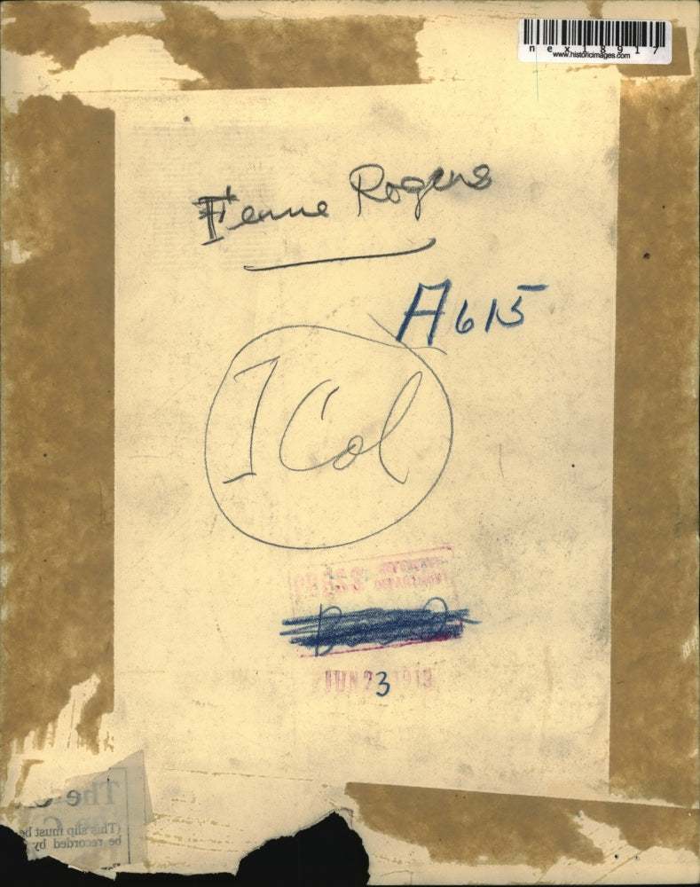 1913 Press Photo Fenne Rogers Resting On A Couch