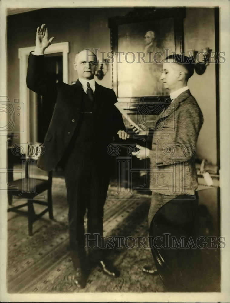 1920 Press Photo WM Williams sworn in as IRS commissioner by SM Marks