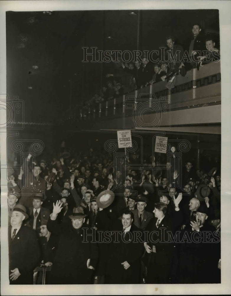1941 Press Photo Transport Workers Union meeting ar Royal Windsor Hall