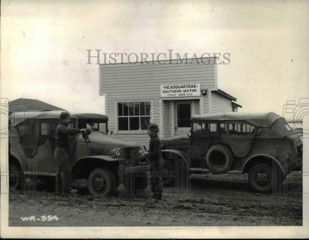 1942 Press Photo Cars outside headquarters of the &quot;Southern Sector&quot; - nex19639- Historic Images