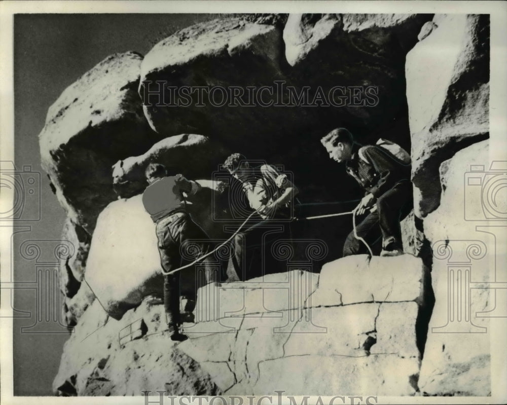 1938 Press Photo Mountain climbers on east face of Mount Whitnety in Calif