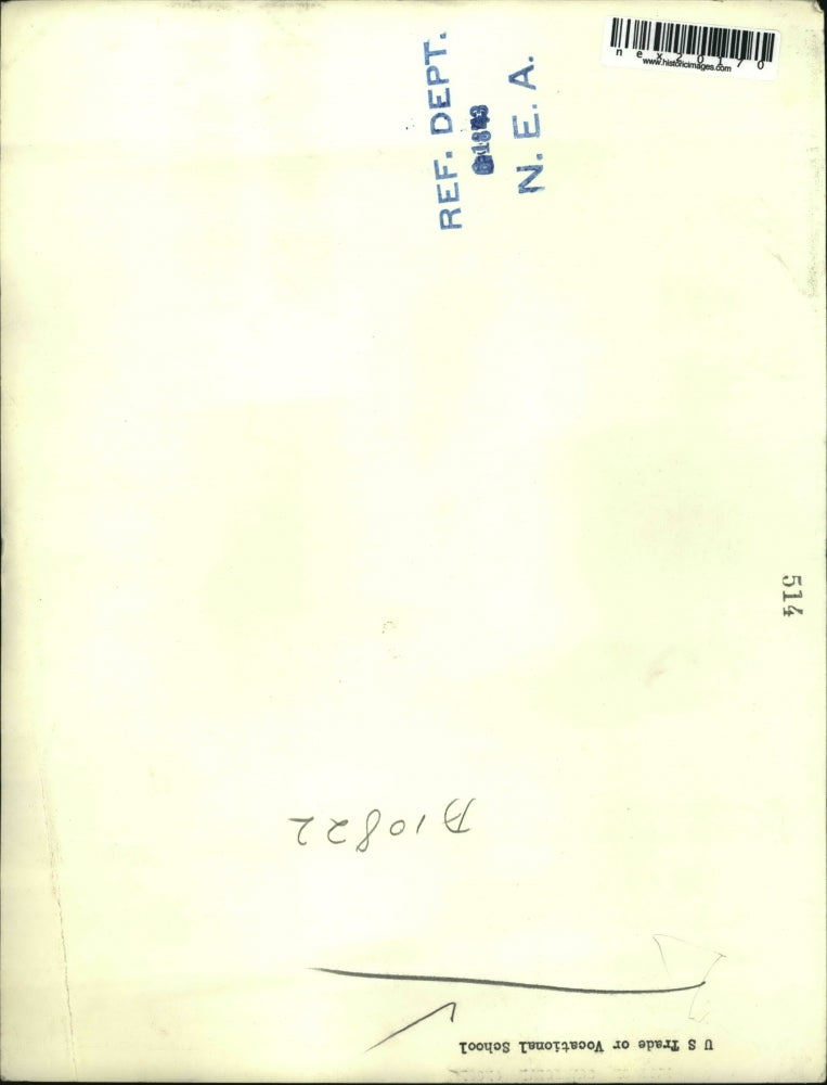 1943 Press Photo US Trades or vocational school worker & machine