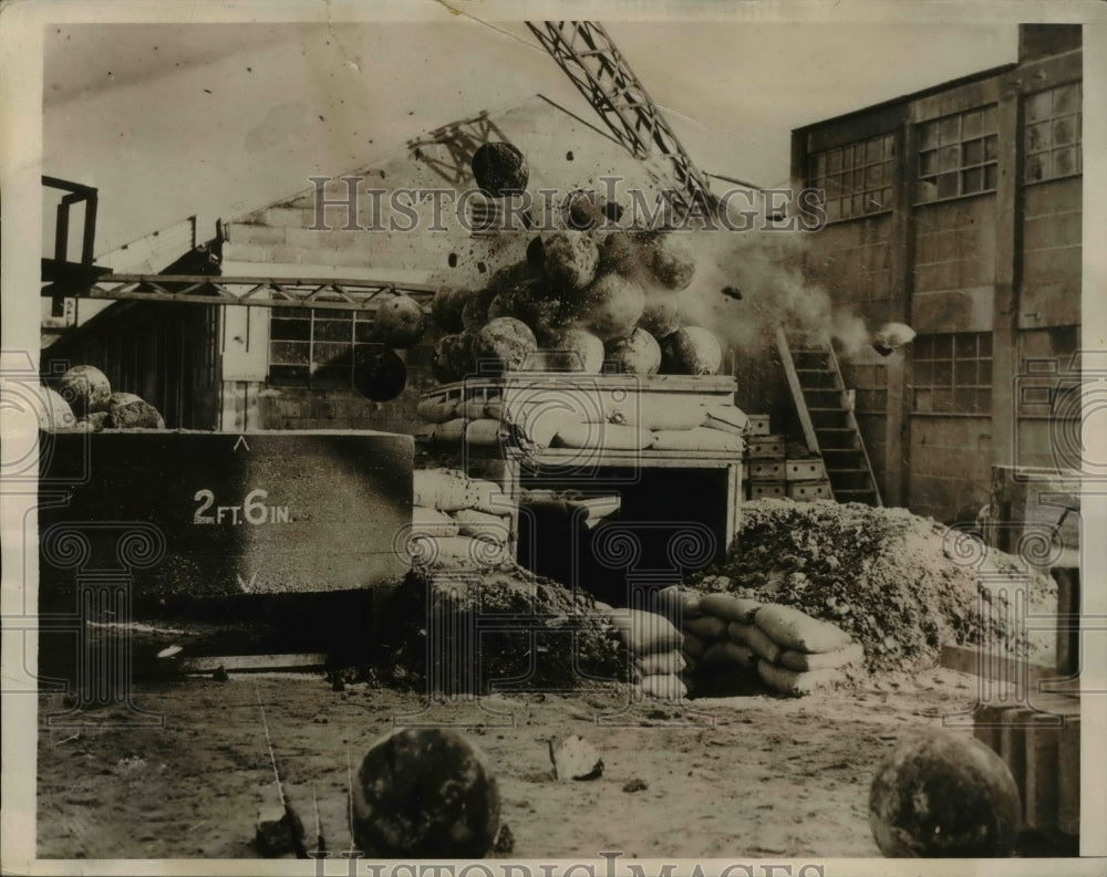 1939 Press Photo Air Raid Protecttion England Bomb Scatters 15 inch Round Deflec