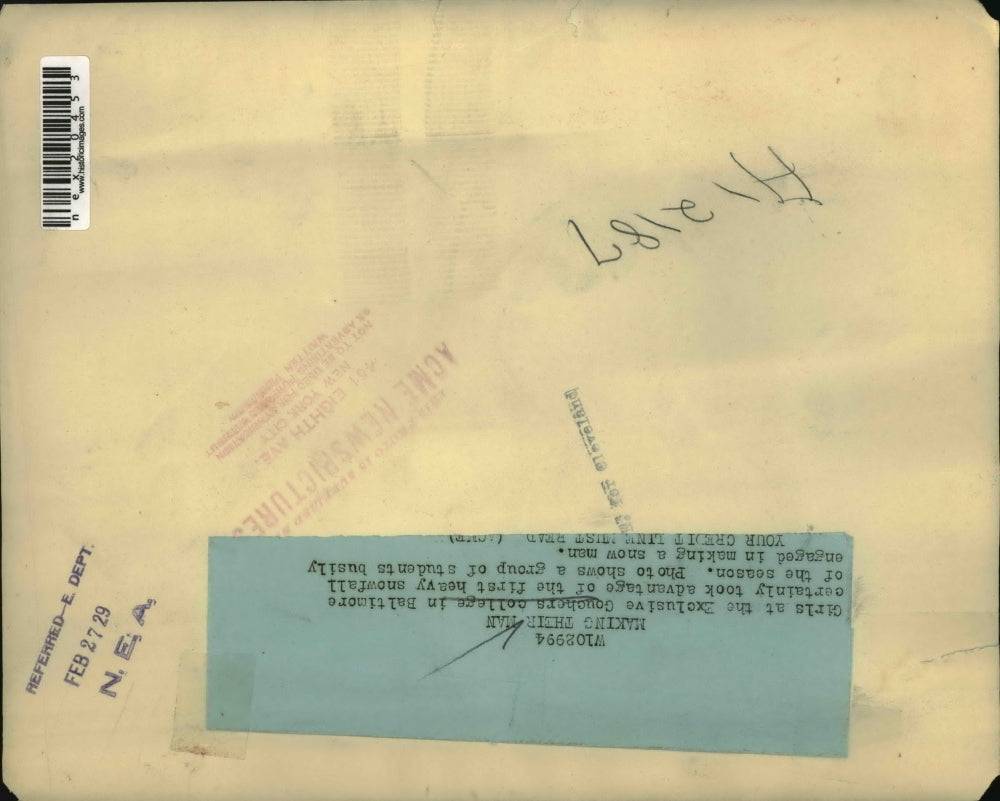 1929 Press Photo Girls at Gouchers College in Baltimore MD in 1st snow of season