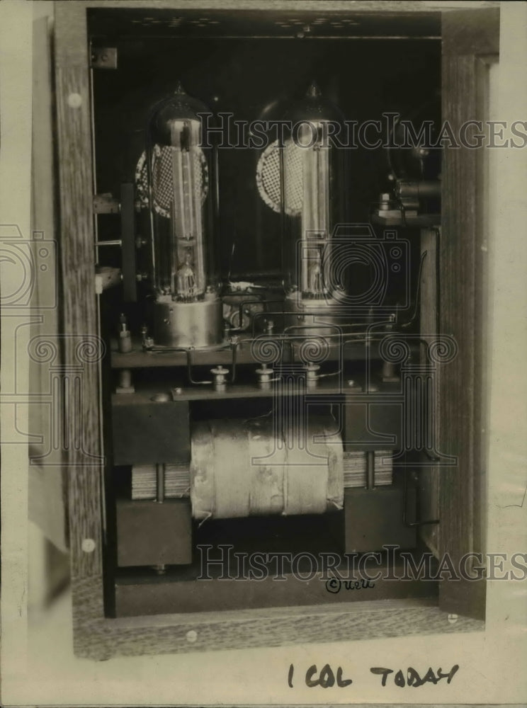 1924 Press Photo Dr Louis Schmidt Operates with Radio Knife in Chicago Hospital