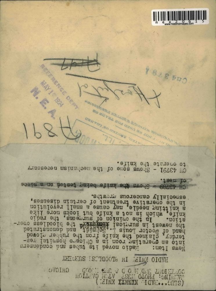 1924 Press Photo Dr Louis Schmidt Operates with Radio Knife in Chicago Hospital