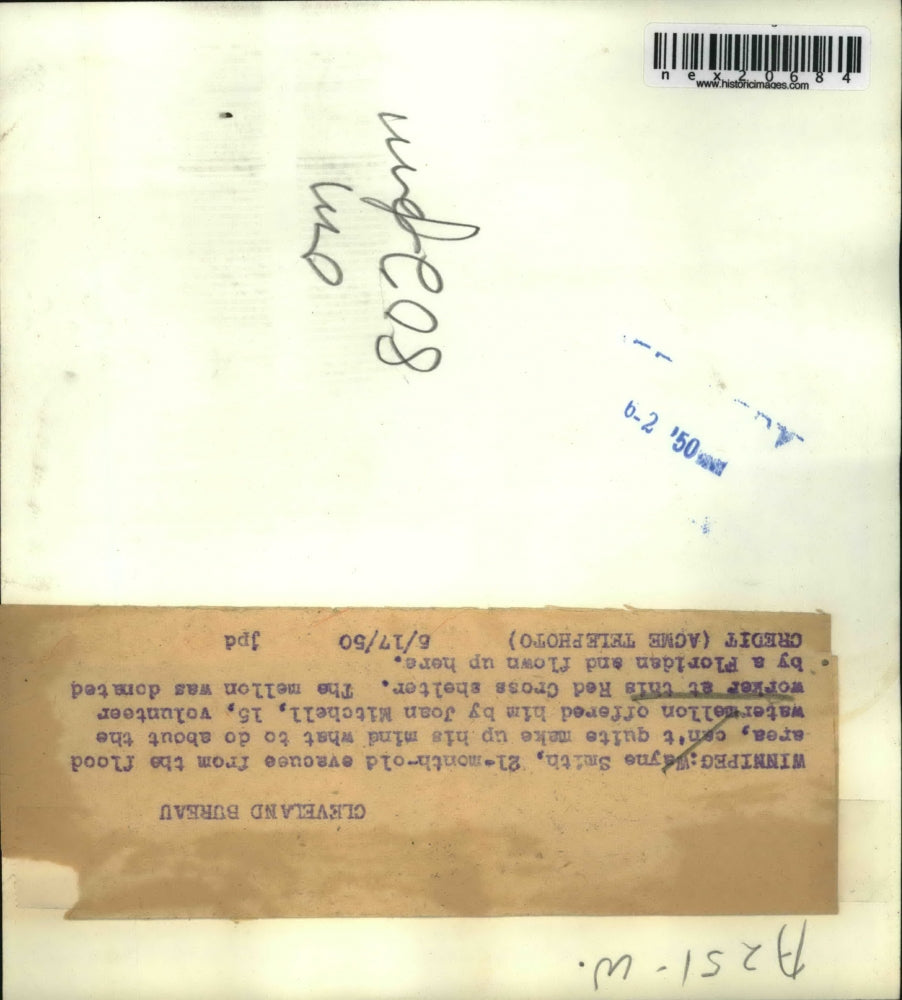 1950 Press Photo Winnipeg,Wayne Smith flood evacuee & Red Cross's Joan Mitchell