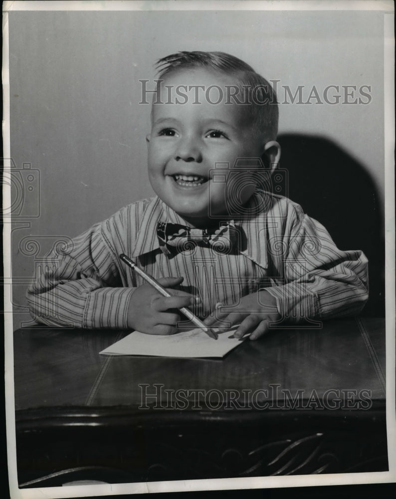 Load image into Gallery viewer, 1949 Press Photo Freddy Ellis child chosen Pres of Common Council
