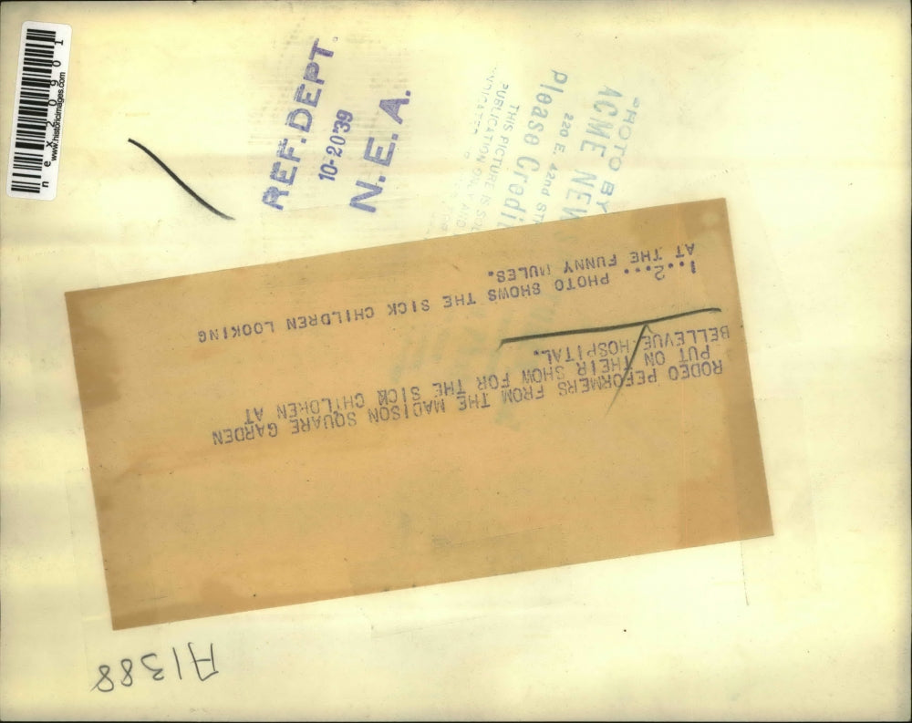 1939 Press Photo Rodeo performers & hospital kids at Madison Square Garden in NY