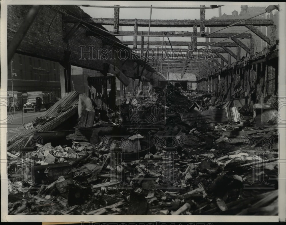 1935 Press Photo Burned ruins of Wabash RR freight house in Chicago