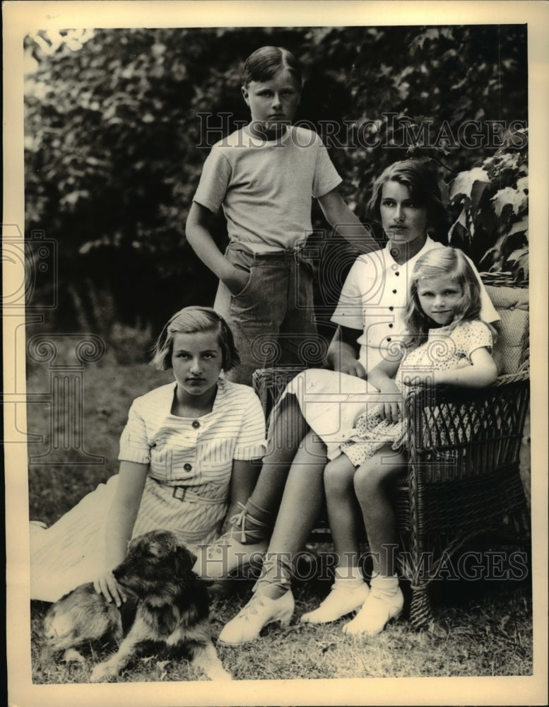 1935 Press Photo Alice Ellen Mary and John LaValle in House Fire in Boston