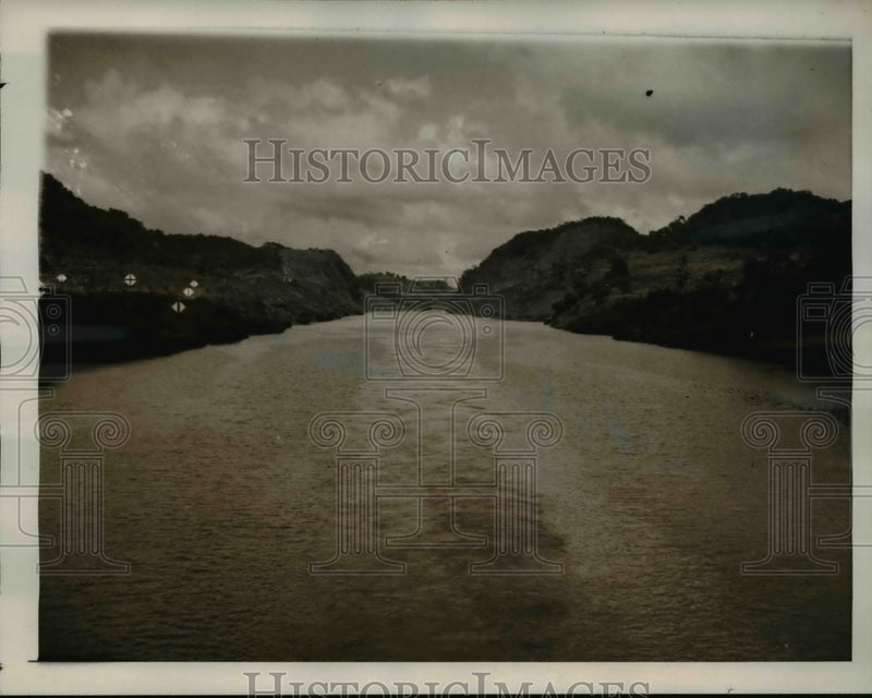 Load image into Gallery viewer, 1939 Press Photo Gatun Lake or Culebra Cut serves as Continental Divide
