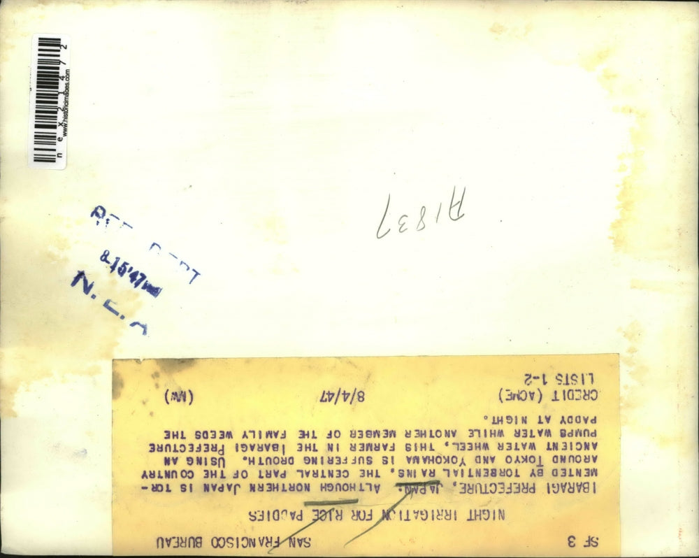 1947 Press Photo Ibargi Japan men pump water into rice paddies