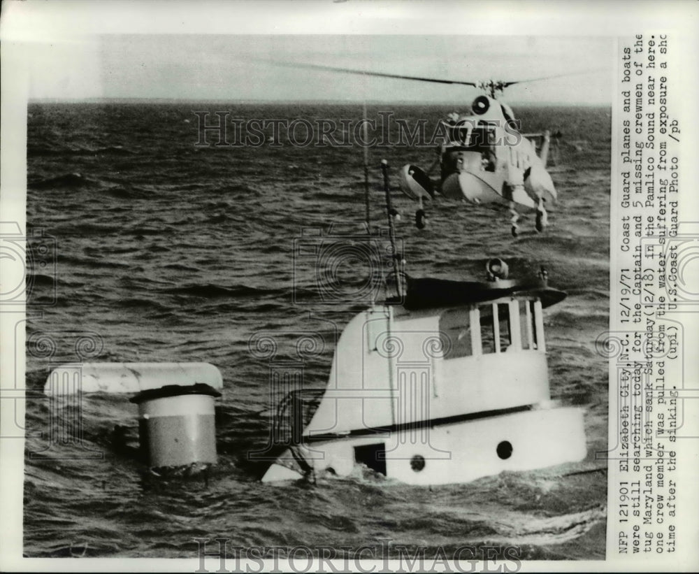 1971 Press Photo Coast Guard planes search for crew of tug Md in Pamlico Sound