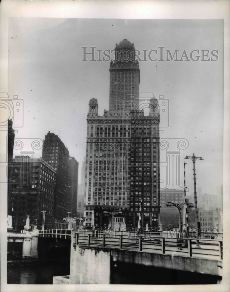 1954 Press Photo Chicago Pure Oil Building Partially Cleaned